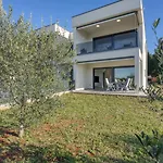 Adria 3 By Guide *